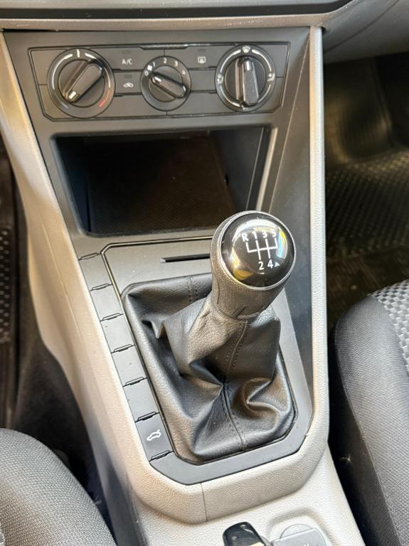 VOLKSWAGEN Polo Hatch - Foto