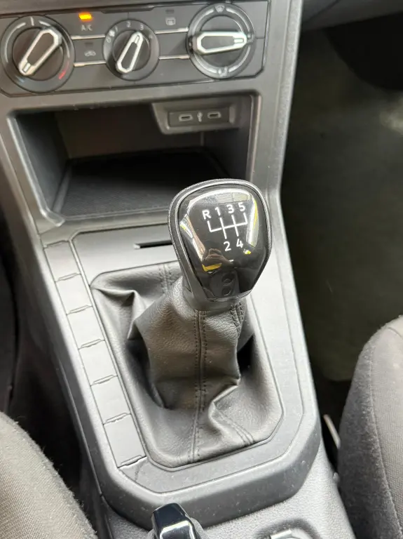 VOLKSWAGEN Polo Hatch - Foto