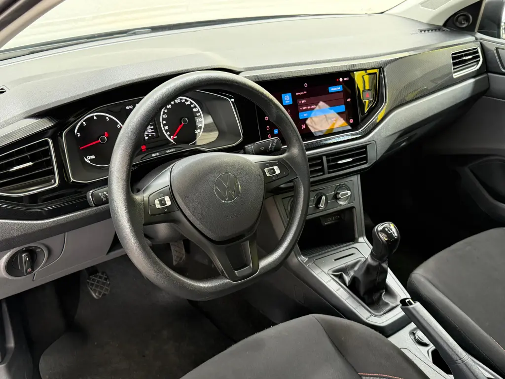 VOLKSWAGEN Polo Hatch - Foto