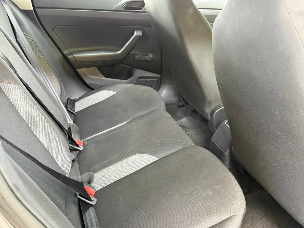 VOLKSWAGEN Polo Hatch - Foto