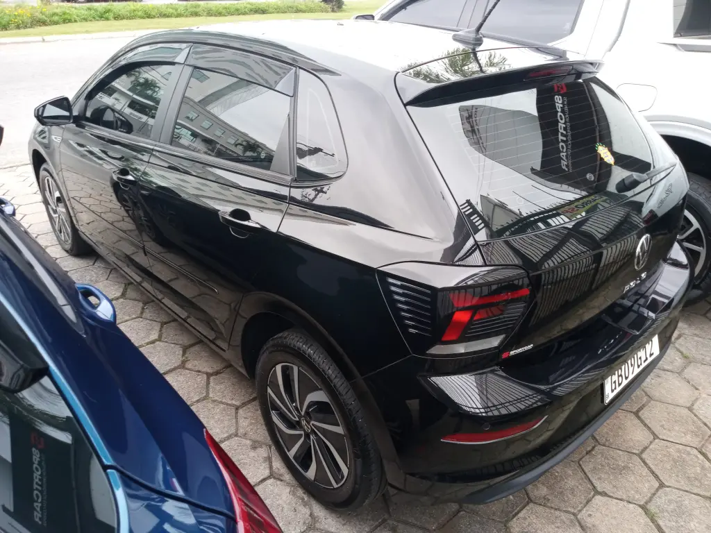 VOLKSWAGEN Polo Hatch - Foto