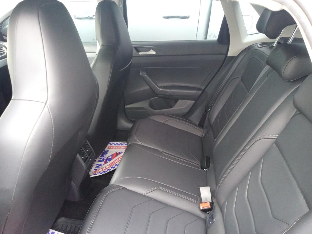 VOLKSWAGEN Polo Hatch - Foto