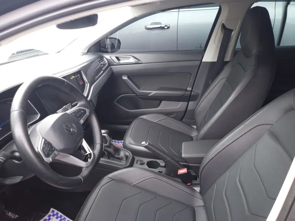 VOLKSWAGEN Polo Hatch - Foto