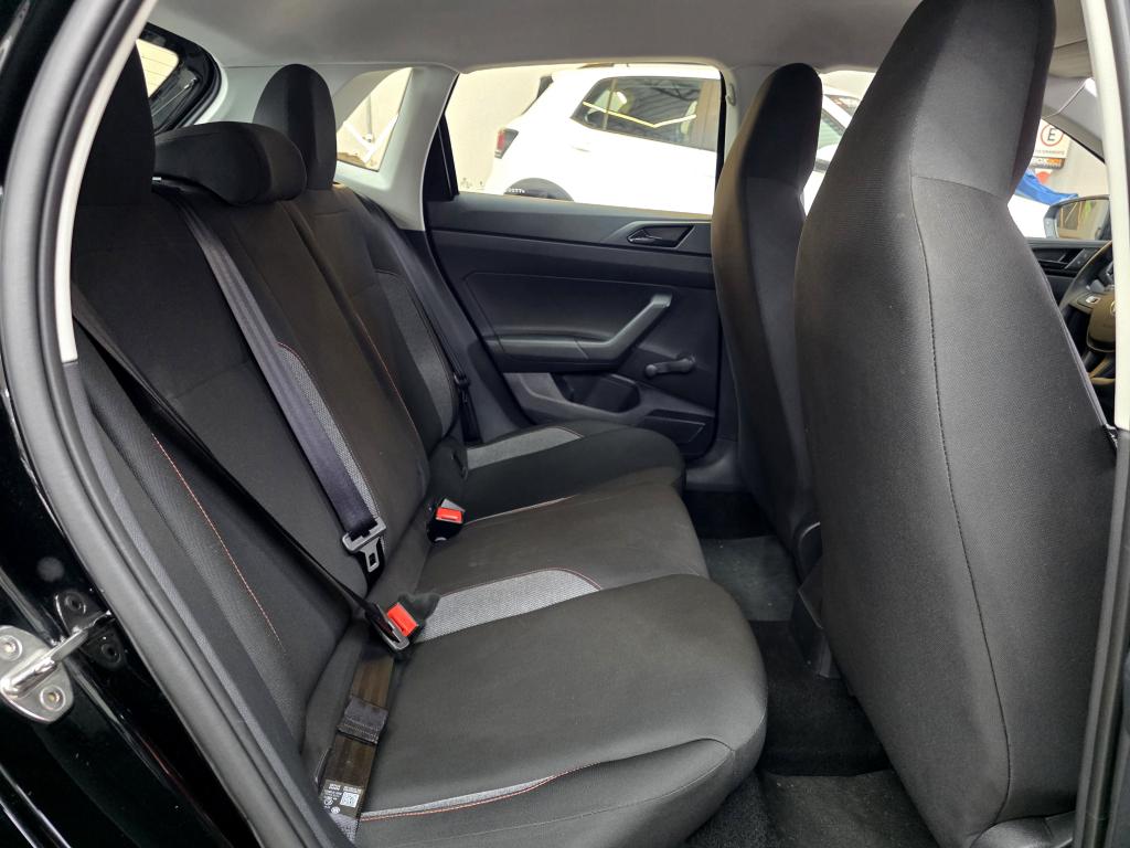 VOLKSWAGEN Polo Hatch - Foto