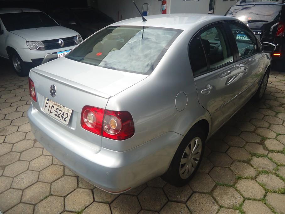 VOLKSWAGEN Polo Sedan - Foto