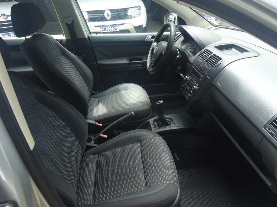 VOLKSWAGEN Polo Sedan - Foto