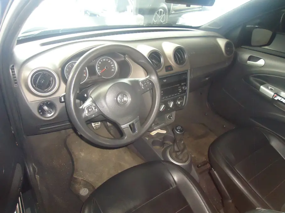 VOLKSWAGEN Saveiro - Foto