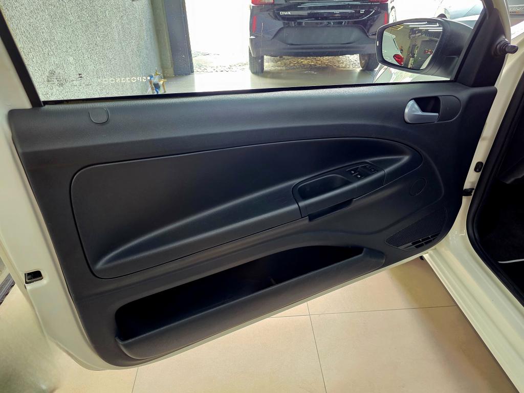 VOLKSWAGEN Saveiro - Foto