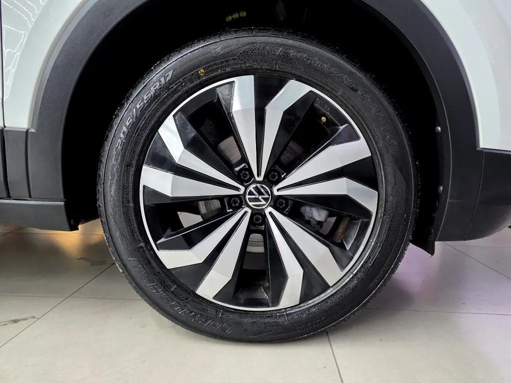 VOLKSWAGEN T-Cross - Foto