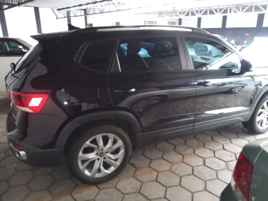 VOLKSWAGEN Taos - Foto