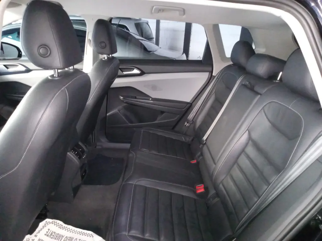 VOLKSWAGEN Taos - Foto