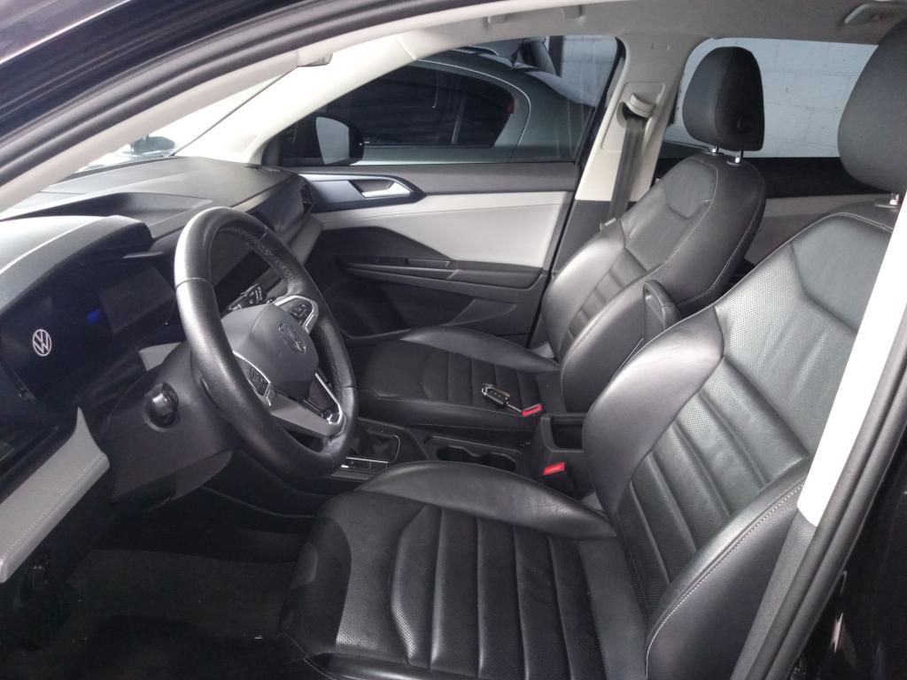 VOLKSWAGEN Taos - Foto
