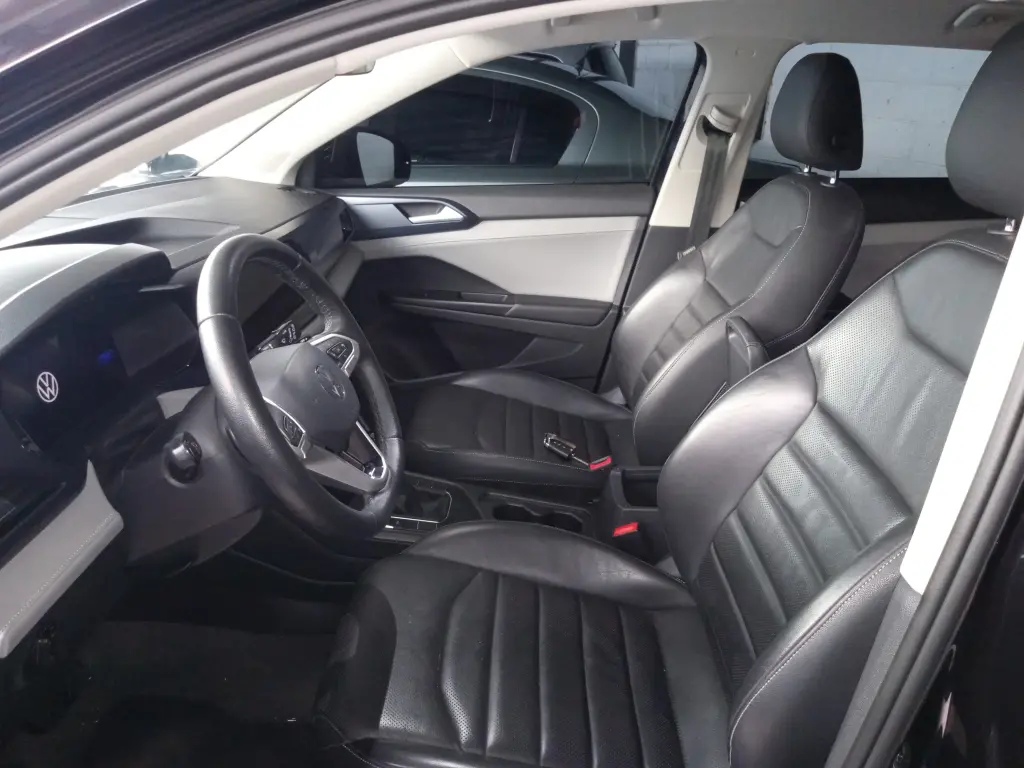 VOLKSWAGEN Taos - Foto