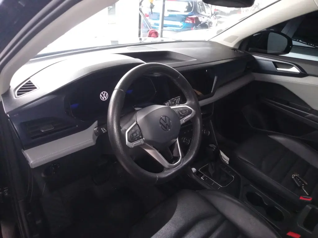 VOLKSWAGEN Taos - Foto