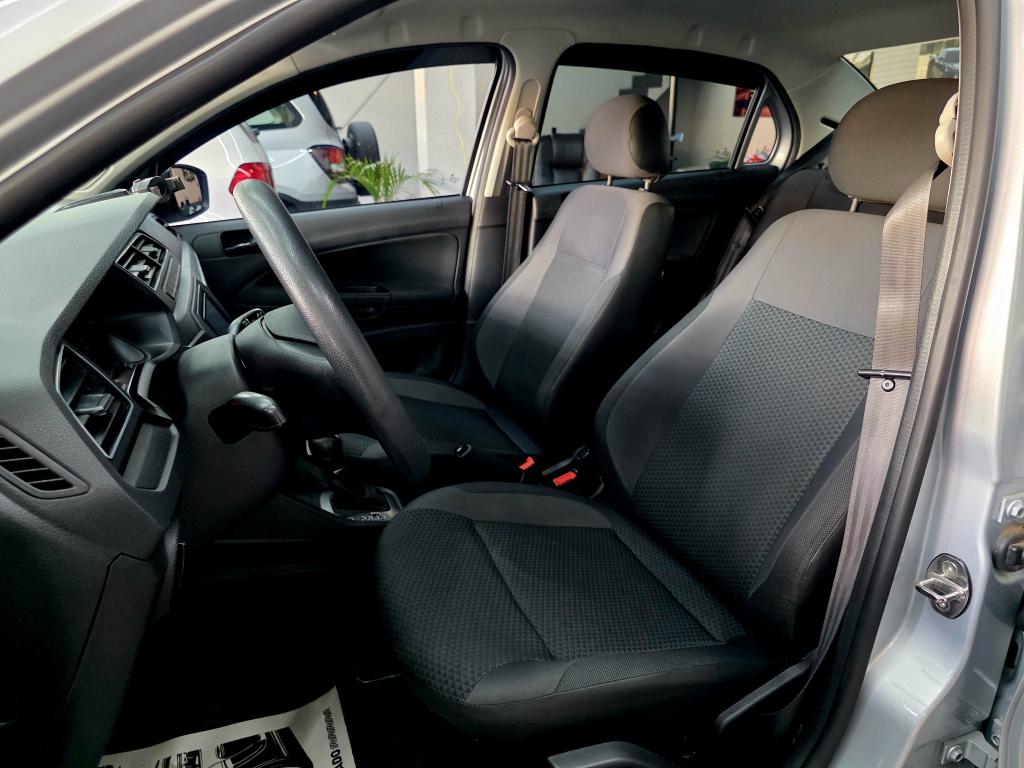 VOLKSWAGEN Voyage - Foto