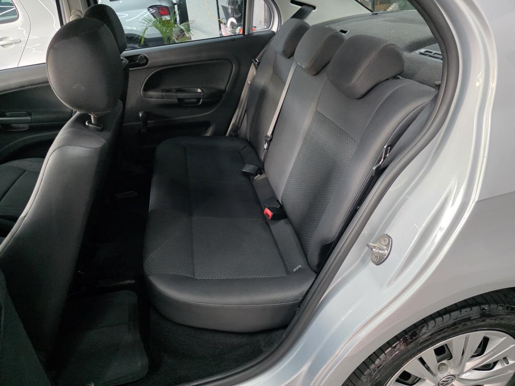 VOLKSWAGEN Voyage - Foto