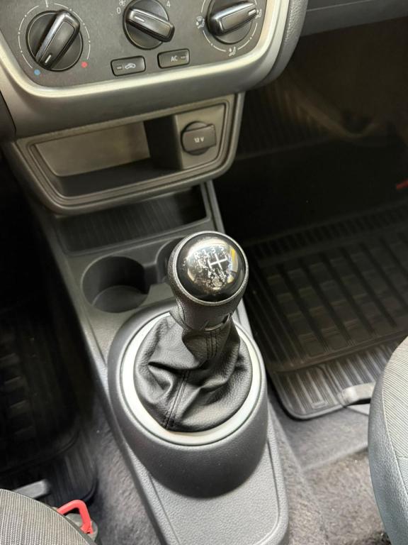 VOLKSWAGEN Voyage - Foto