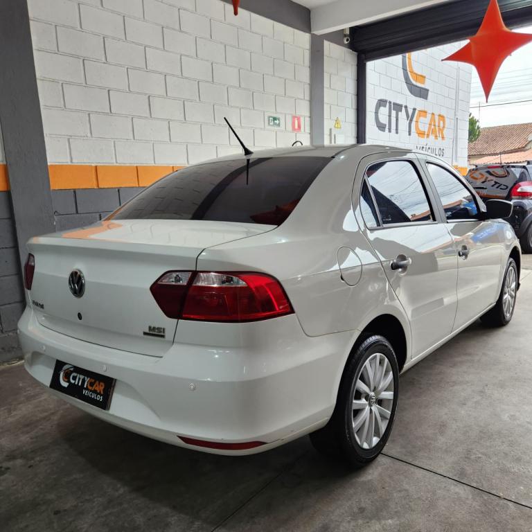 VOLKSWAGEN Voyage - Foto