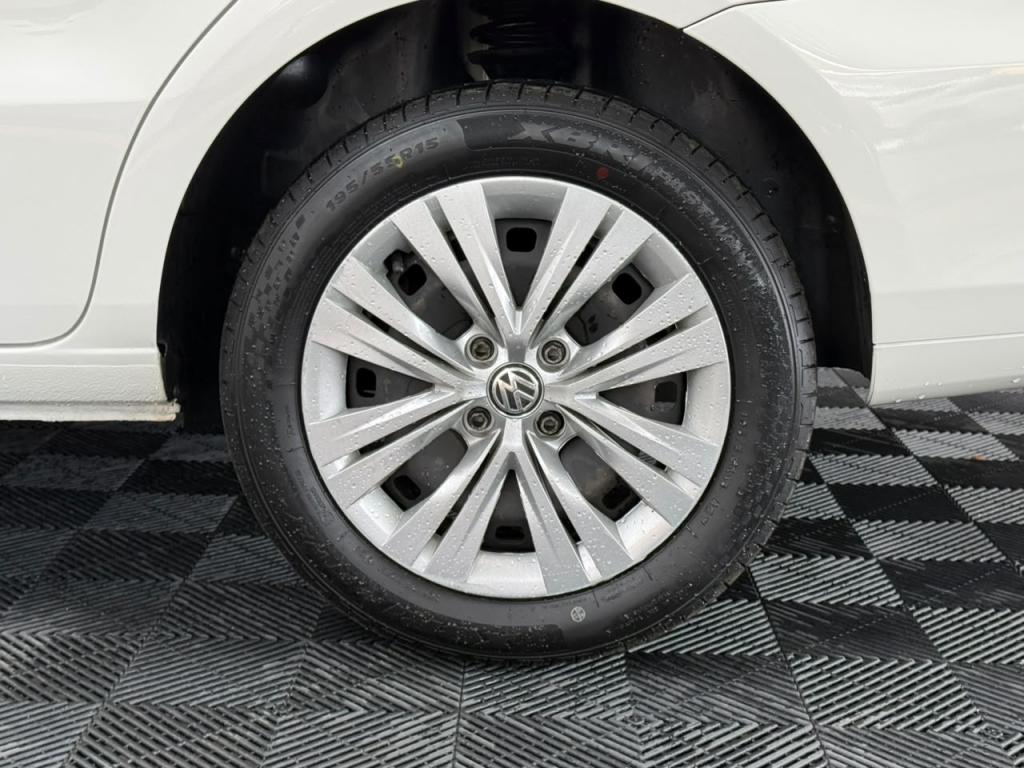 VOLKSWAGEN Voyage - Foto