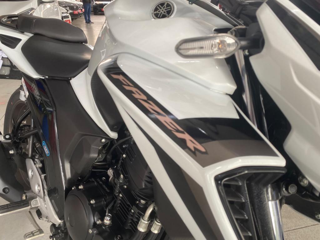 YAMAHA FZ 25 250 Fazer Flex - Foto