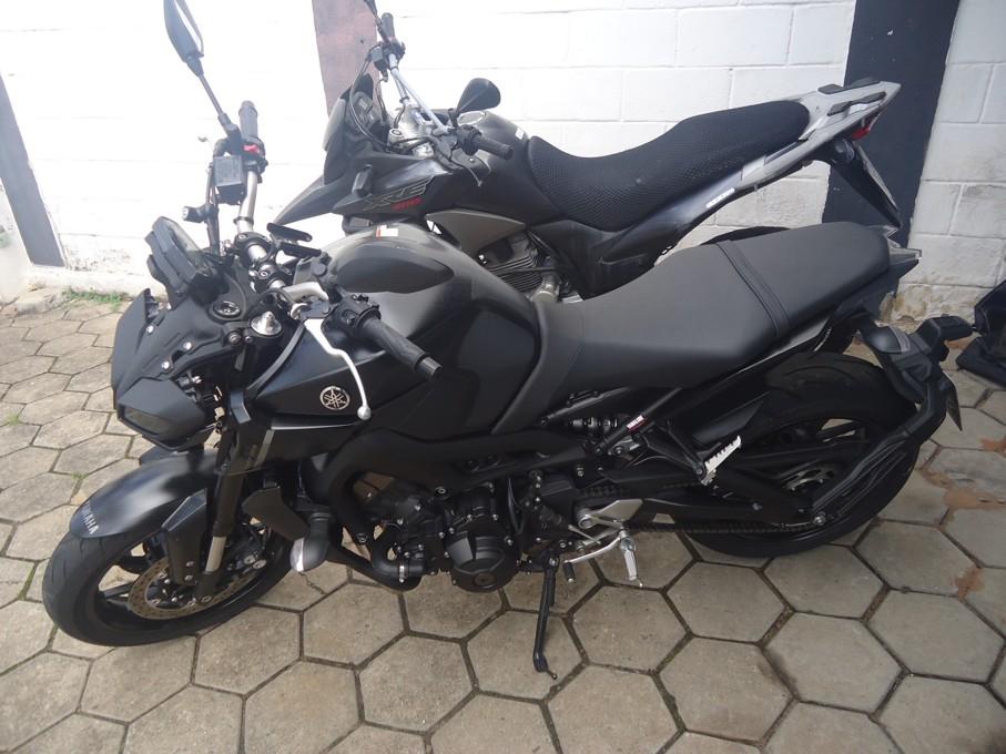 YAMAHA MT-09 850 - Foto