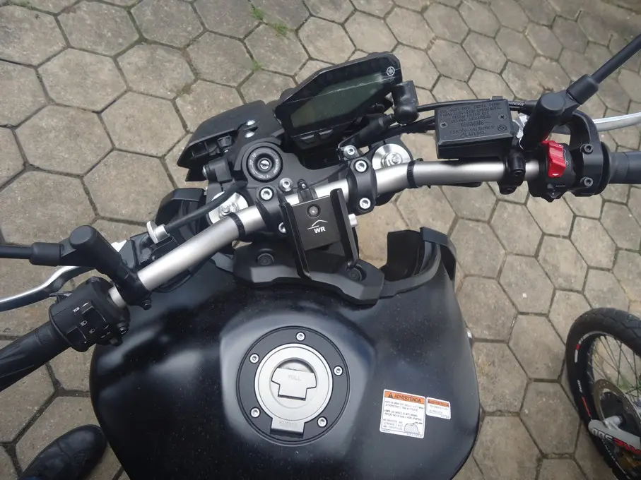 YAMAHA MT-09 850 - Foto
