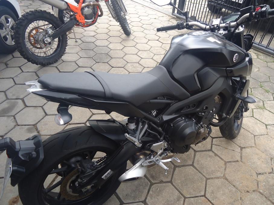 YAMAHA MT-09 850 - Foto