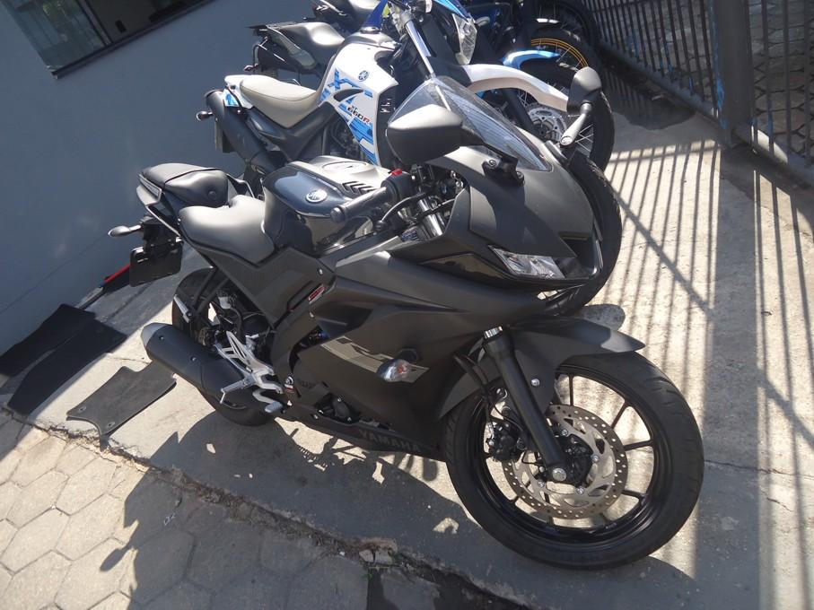 YAMAHA R 15 - Foto