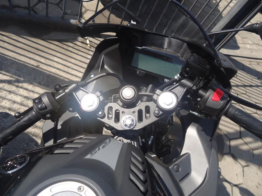 YAMAHA R 15 - Foto