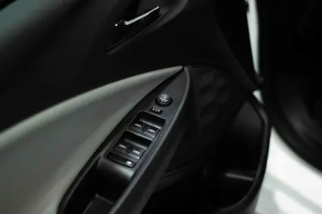 CHEVROLET Onix Hatch 1.0 12V 4P FLEX PREMIER TURBO AUTOMÁTICO, Foto 9 CHEVROLET Onix Hatch 1.0 12V 4P FLEX PREMIER TURBO AUTOMÁTICO, Foto 9