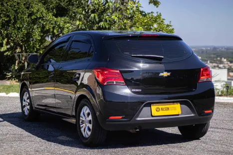 CHEVROLET Onix Hatch 1.4 4P FLEX ADVANTAGE AUTOM�TICO, Foto 6