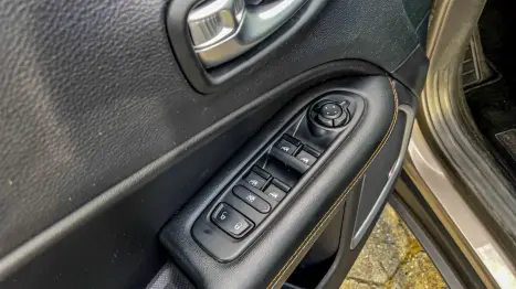 JEEP Compass 2.0 16V 4P LONGITUDE FLEX AUTOM�TICO, Foto 9