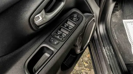 JEEP Renegade 1.3 16V 4P FLEX T270 SPORT TURBO AUTOM�TICO, Foto 9