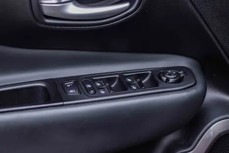 JEEP Renegade 1.3 16V 4P FLEX T270 LONGITUDE TURBO AUTOM�TICO, Foto 23