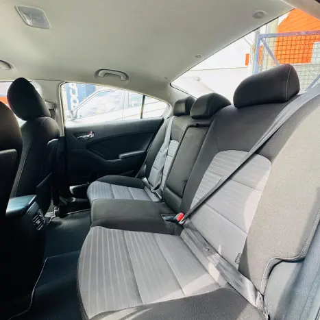 KIA Cerato Sedan 1.6 16V 4P E.273, Foto 11