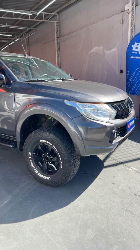 MITSUBISHI L 200 Triton 2.4 16V SPORT HPE 4X4 CABINE DUPLA TURBO DIESEL AUTOM�TICO, Foto 3