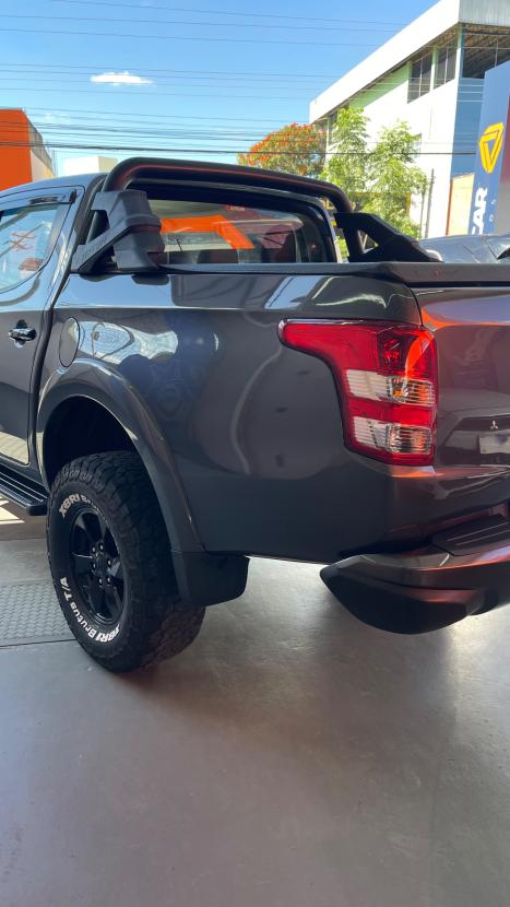 MITSUBISHI L 200 Triton 2.4 16V SPORT HPE 4X4 CABINE DUPLA TURBO DIESEL AUTOM�TICO, Foto 5