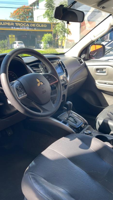 MITSUBISHI L 200 Triton 2.4 16V SPORT HPE 4X4 CABINE DUPLA TURBO DIESEL AUTOM�TICO, Foto 10