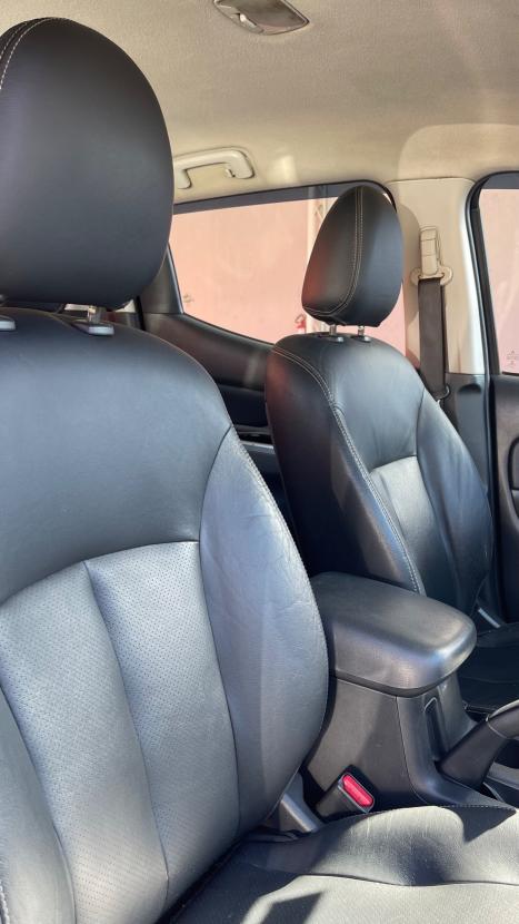 MITSUBISHI L 200 Triton 2.4 16V SPORT HPE 4X4 CABINE DUPLA TURBO DIESEL AUTOM�TICO, Foto 14