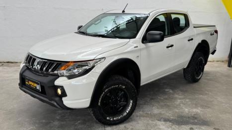 MITSUBISHI L 200 Triton 2.4 16V OUTDOOR HPE-S 4X4 CABINE DUPLA TURBO DIESEL AUTOMÁTICO, Foto 2