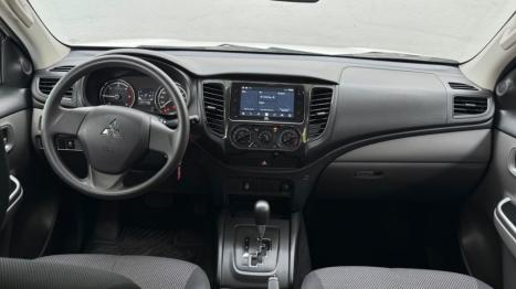 MITSUBISHI L 200 Triton 2.4 16V OUTDOOR HPE-S 4X4 CABINE DUPLA TURBO DIESEL AUTOMÁTICO, Foto 6