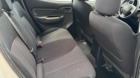 MITSUBISHI L 200 Triton 2.4 16V OUTDOOR HPE-S 4X4 CABINE DUPLA TURBO DIESEL AUTOMÁTICO, Foto 7