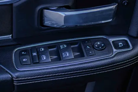 RAM 2500 6.7 I6 24V SLT CABINE DUPLA TURBO DIESEL LARAMIE 4X4 AUTOM�TICO, Foto 32