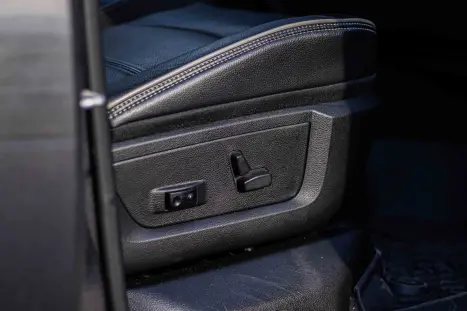 RAM 2500 6.7 I6 24V SLT CABINE DUPLA TURBO DIESEL LARAMIE 4X4 AUTOM�TICO, Foto 35