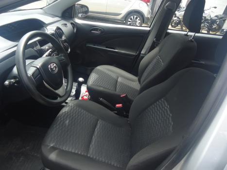 TOYOTA Etios Hatch 1.3 16V 4P FLEX X, Foto 2