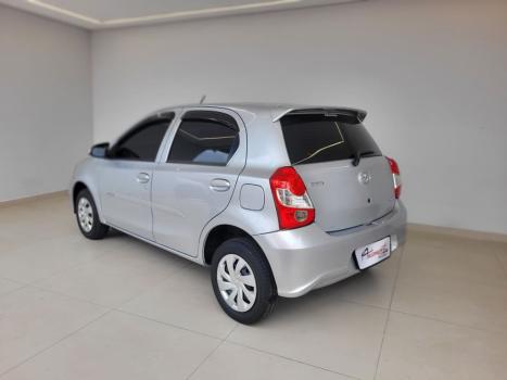 TOYOTA Etios Hatch 1.3 16V 4P FLEX X, Foto 4