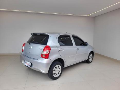 TOYOTA Etios Hatch 1.3 16V 4P FLEX X, Foto 5