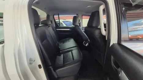 TOYOTA Hilux Caminhonete 2.8 16V SRV 4X4 DIESEL CABINE DUPLA AUTOMÁTICO, Foto 5 TOYOTA Hilux Caminhonete 2.8 16V SRV 4X4 DIESEL CABINE DUPLA AUTOMÁTICO, Foto 5