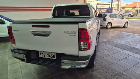 TOYOTA Hilux Caminhonete 2.8 16V SRV 4X4 DIESEL CABINE DUPLA AUTOMÁTICO, Foto 8 TOYOTA Hilux Caminhonete 2.8 16V SRV 4X4 DIESEL CABINE DUPLA AUTOMÁTICO, Foto 8