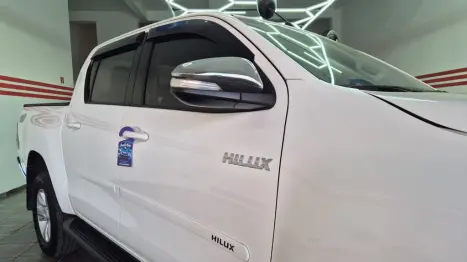 TOYOTA Hilux Caminhonete 2.8 16V SRV 4X4 DIESEL CABINE DUPLA AUTOMÁTICO, Foto 11 TOYOTA Hilux Caminhonete 2.8 16V SRV 4X4 DIESEL CABINE DUPLA AUTOMÁTICO, Foto 11